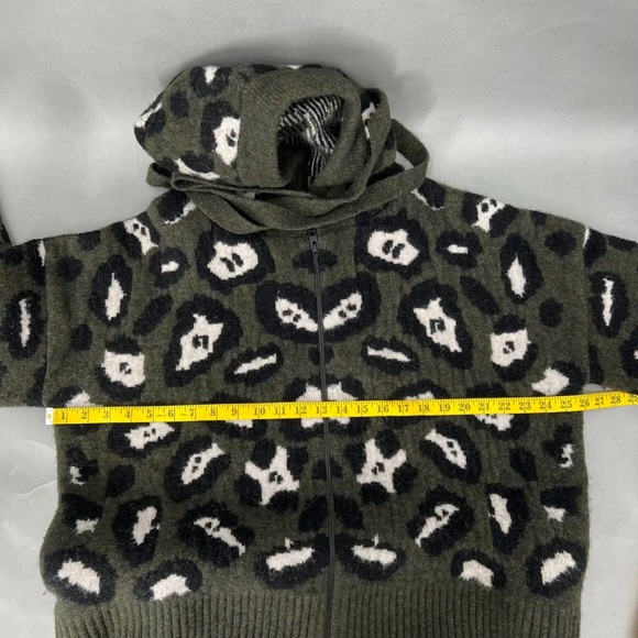 Zadig & Voltaire Lennox Hooded Zip Cardigan
Color : Green
size M-L EUC - Picture 8 of 12